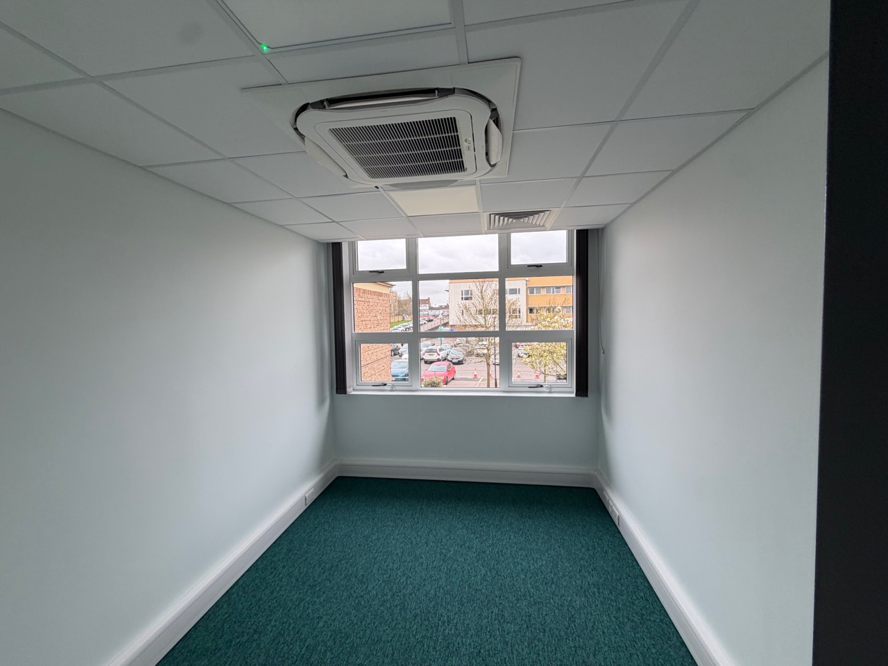 Commercial office with ceiling cassette and lighting
